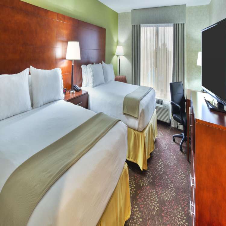 holiday inn express and suites frankenmuth 3369581159 2x1